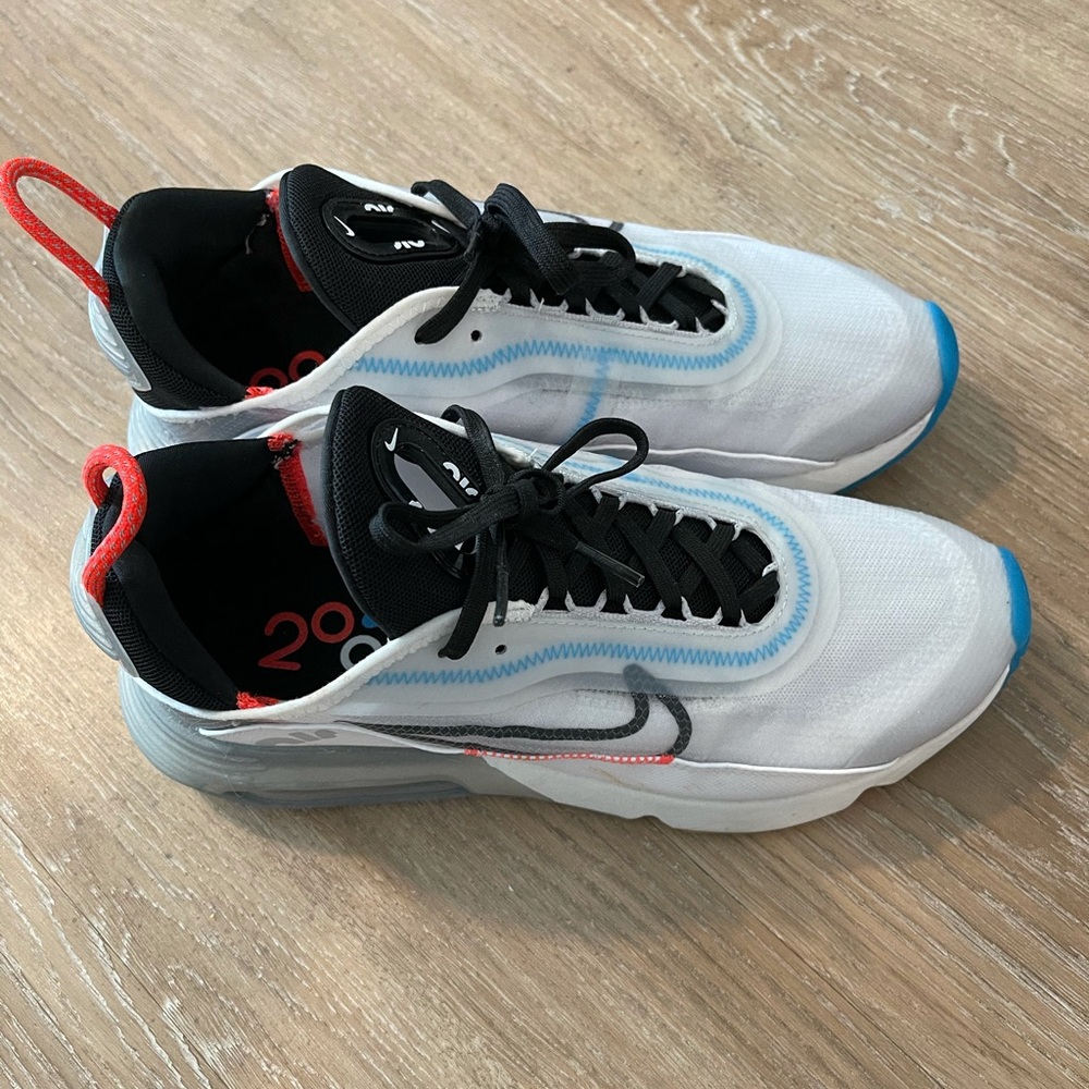 Like new women’s Nike air max 2090